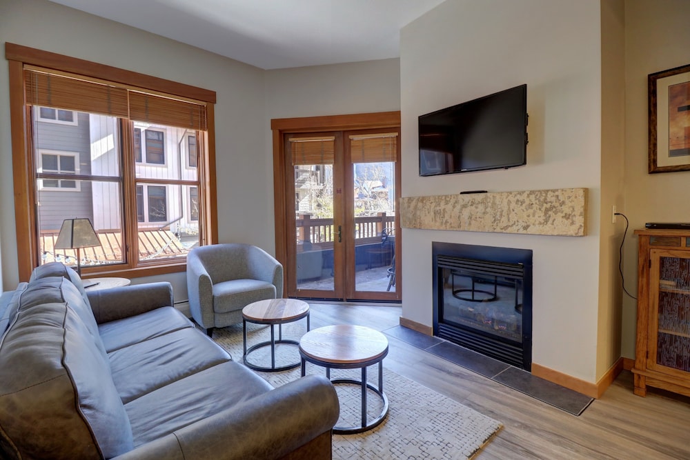 Condo, 2 Bedrooms