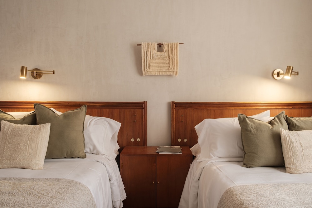 Standard Room, 2 Double Beds, Garden View - Photo 6