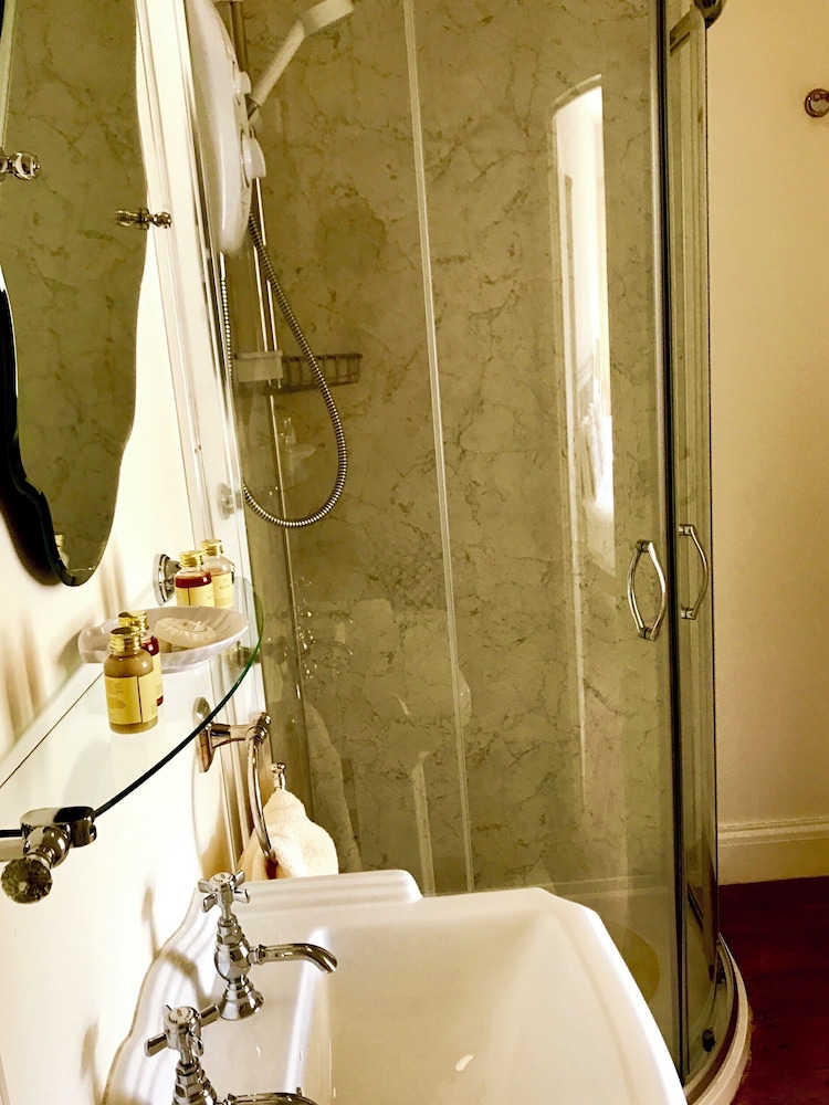 Deluxe Quadruple Room, Multiple Beds (Room 6) photo 2