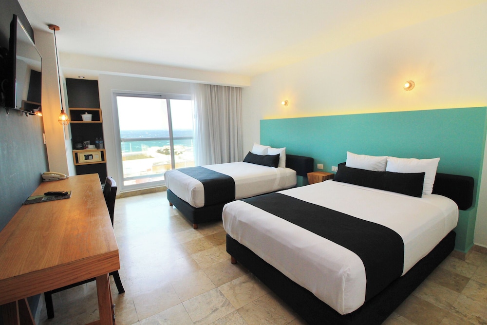 Standard Room, 2 Double Beds, Sea View - Photo 1