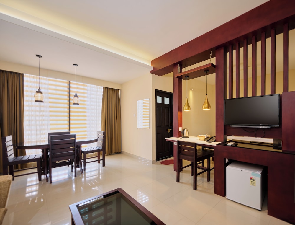 Junior Suite, Balcony, City View photo 2
