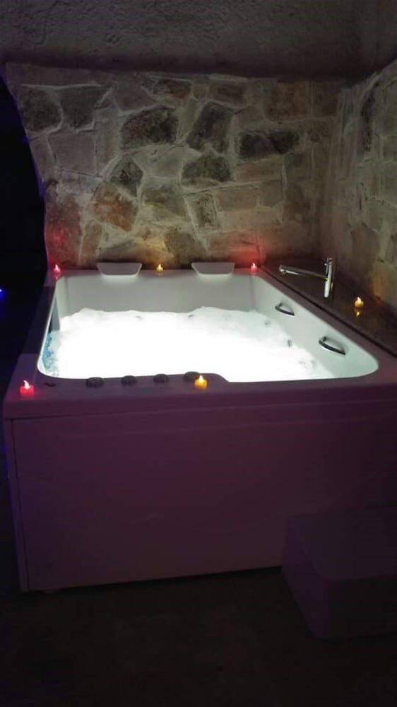 Honeymoon Suite photo 2