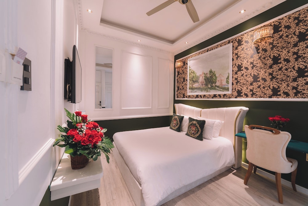 Premier Double Room, Balcony - Photo 11