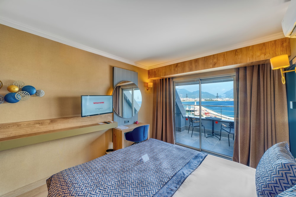 Deluxe Room Sea View - Photo 1
