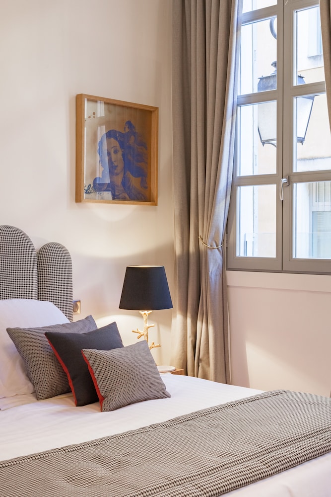 Deluxe Double Room, City View (1) photo 3