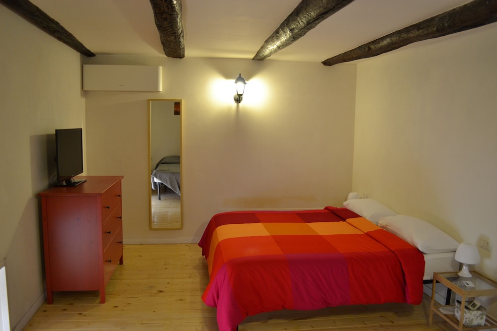 Triple Room (Porta Capuana)
