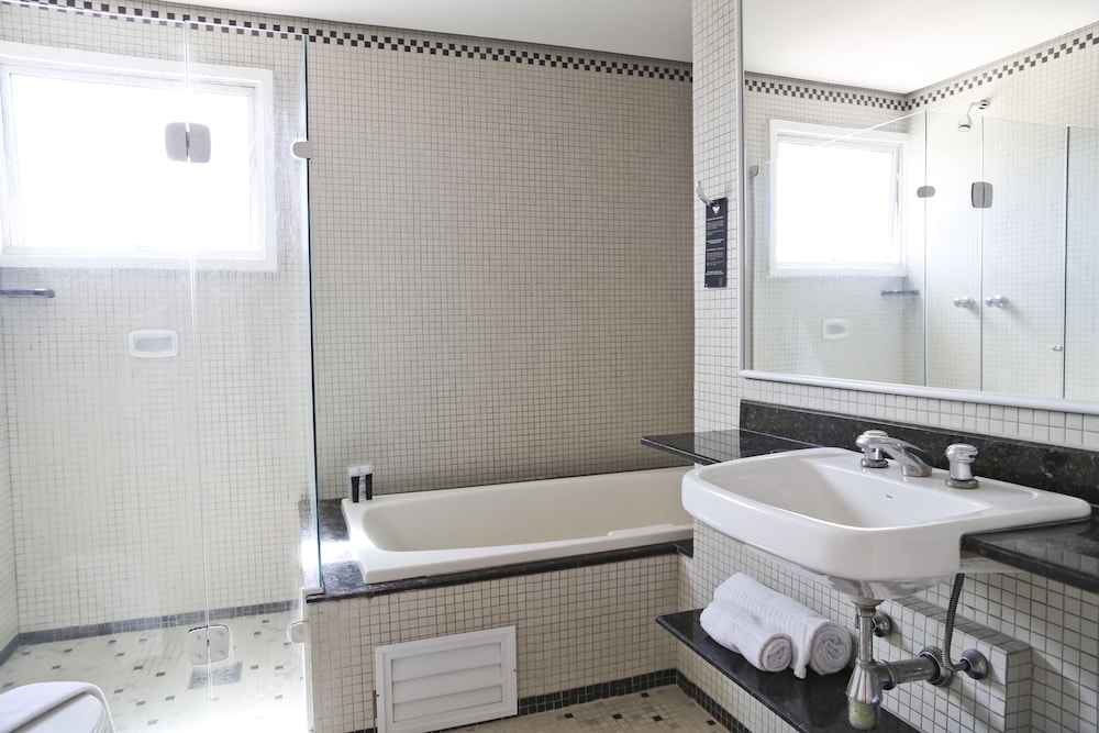 Suite - Photo 7