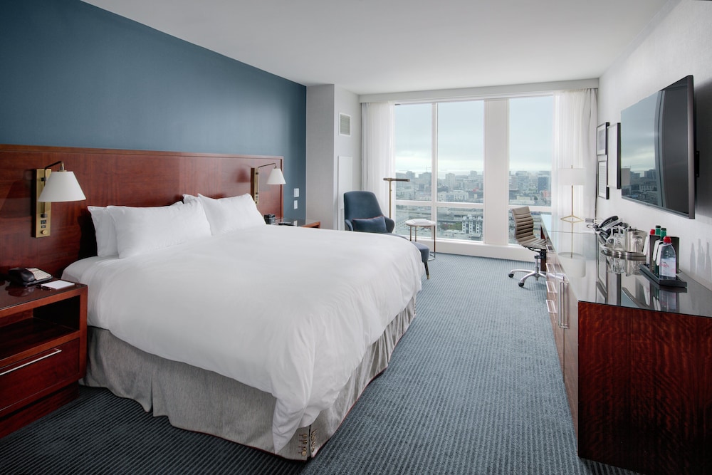 Premium Room, 1 King Bed (West Side View) - Photo 5