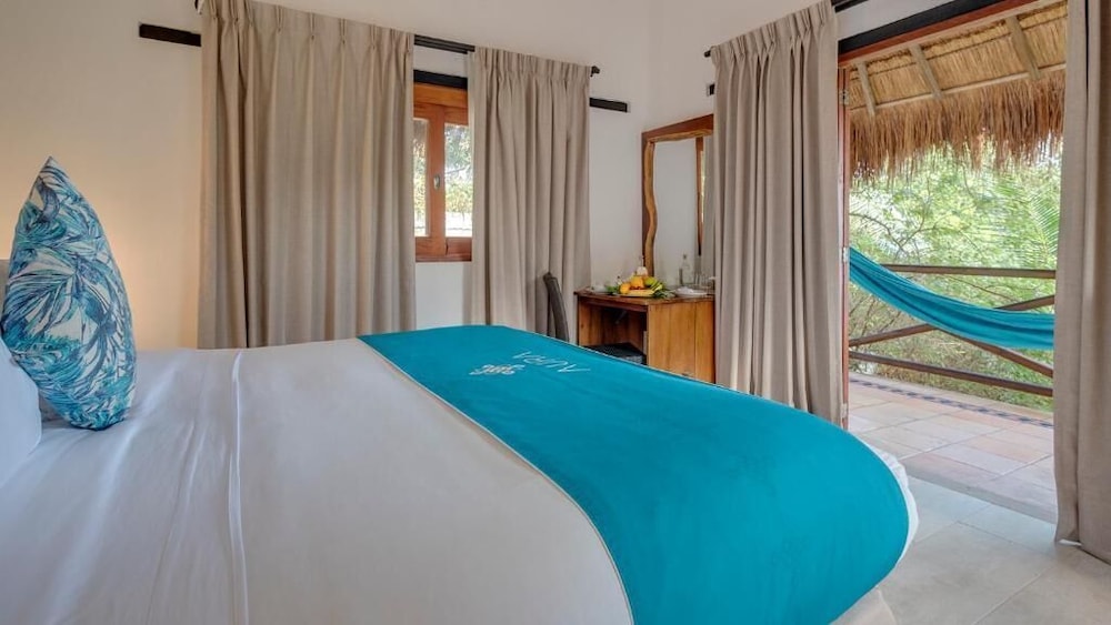 Standard Room, 1 Queen Bed - Photo 3