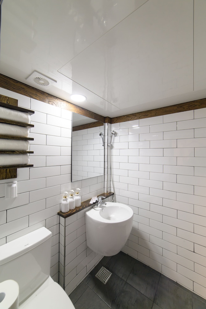 Double Room - Photo 7