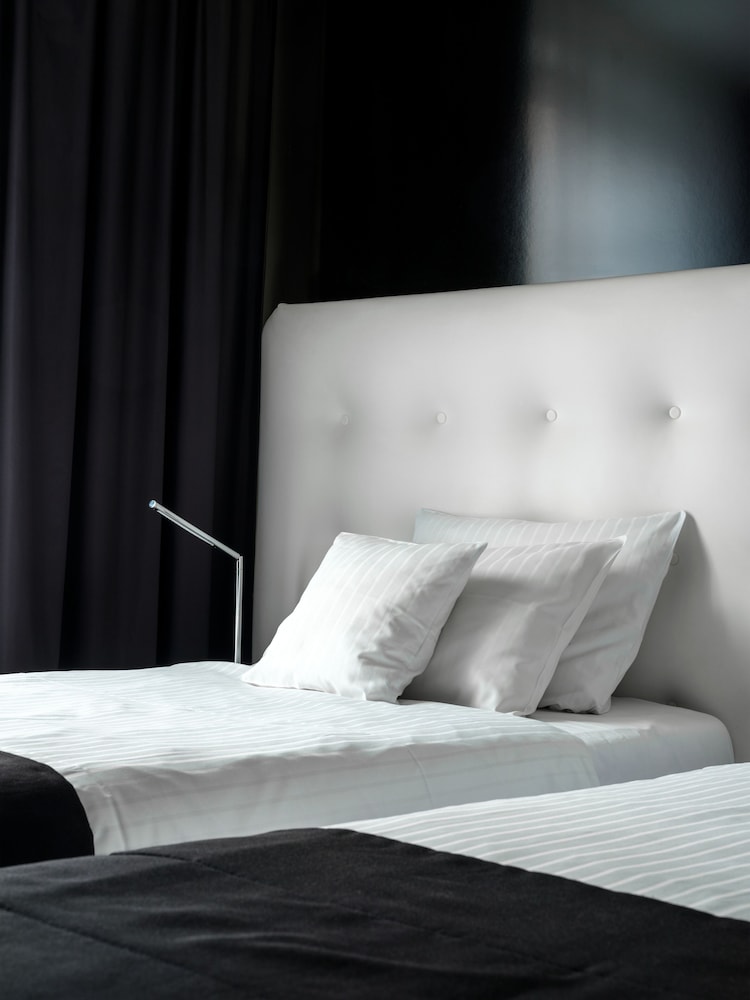 Premium Room, 2 Twin Beds, Non Smoking, Refrigerator - Photo 11