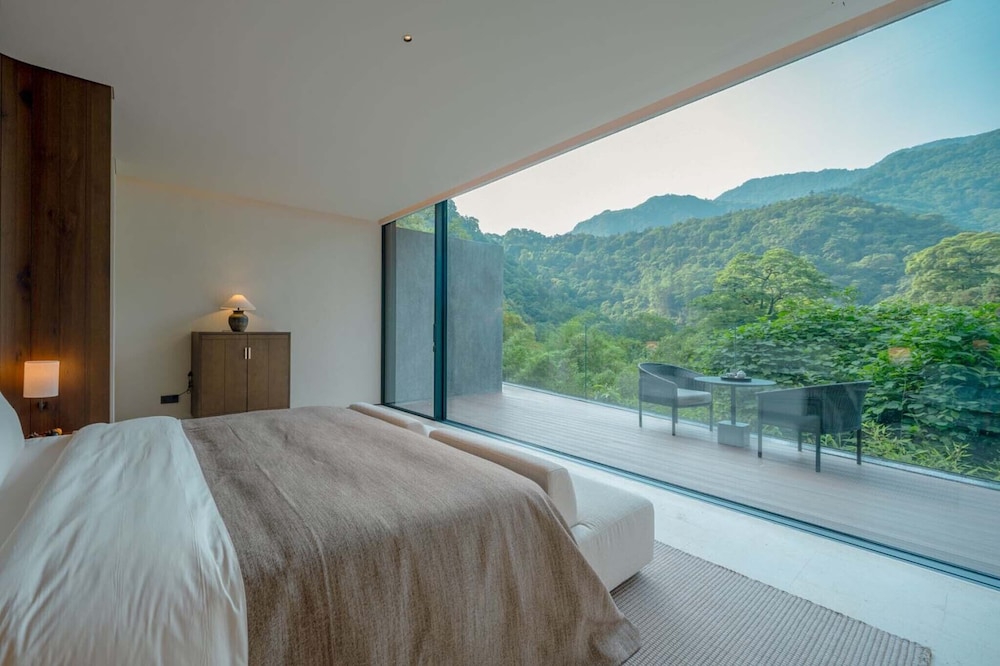 Premier Double Room, Hill View