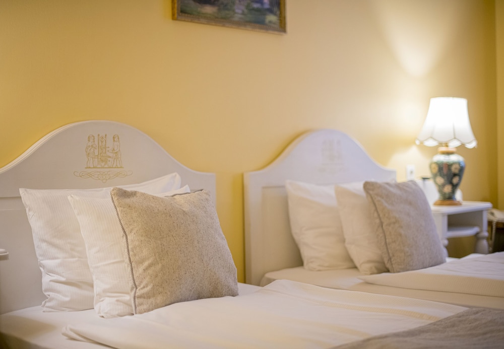 Standard Twin Room - Photo 6