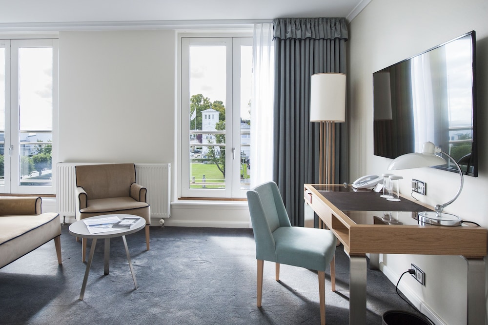 Deluxe Double or Twin Room, including evening spa access photo 2