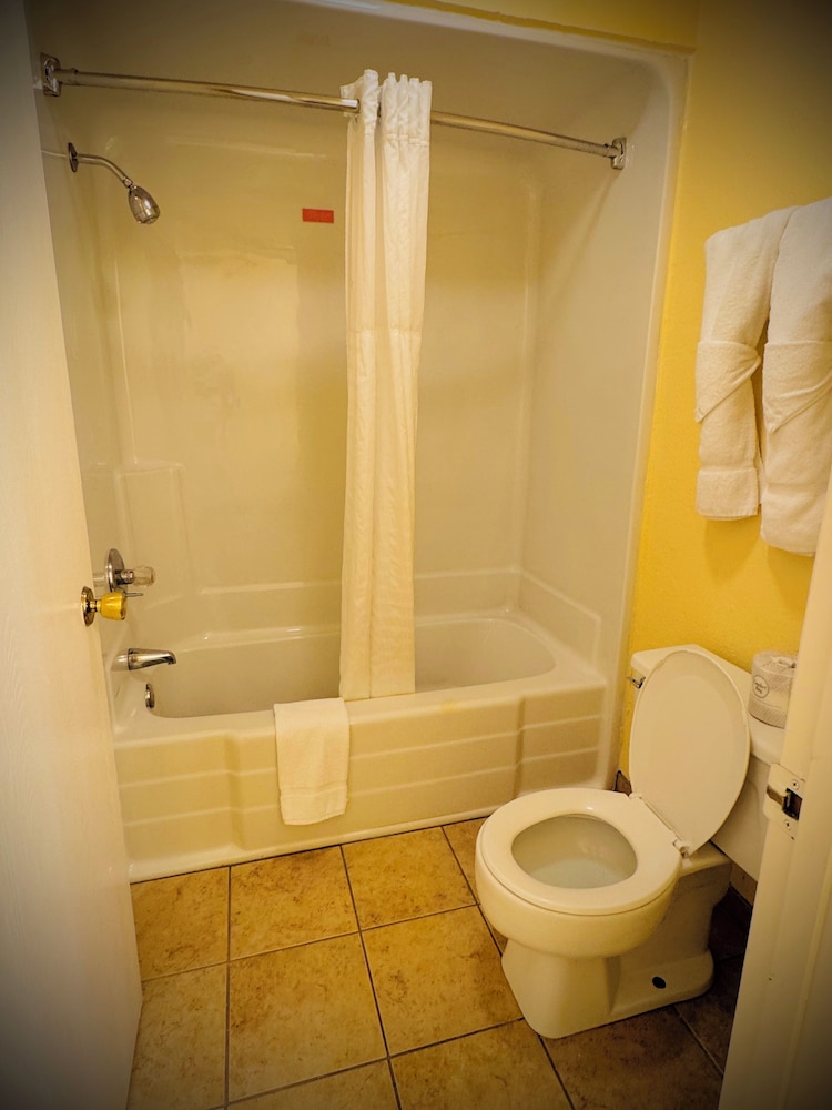 Standard Single Room, 1 Queen Bed, Non Smoking - Photo 6