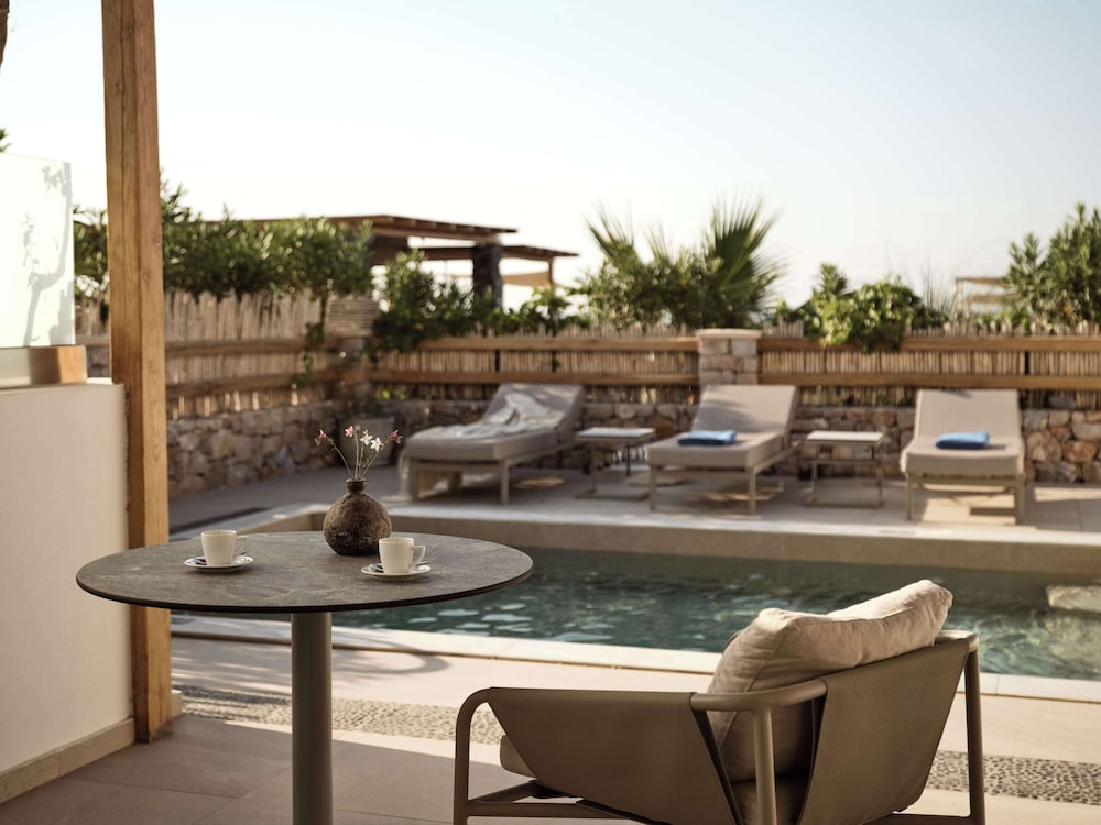 Premium Suite, 1 King Bed, Pool View (Duplex) - Photo 7