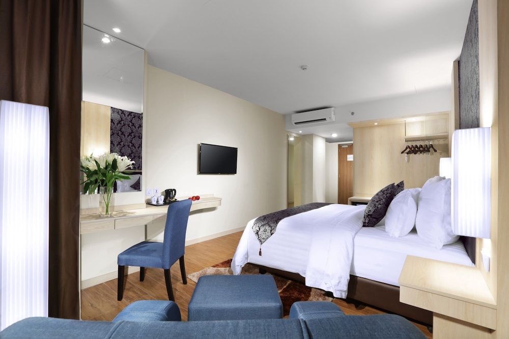 Deluxe Premier (Apartment Building) photo 3