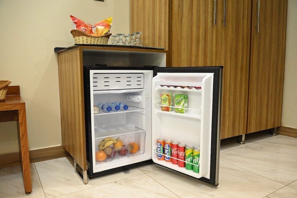 Basic Single Room - Photo 7