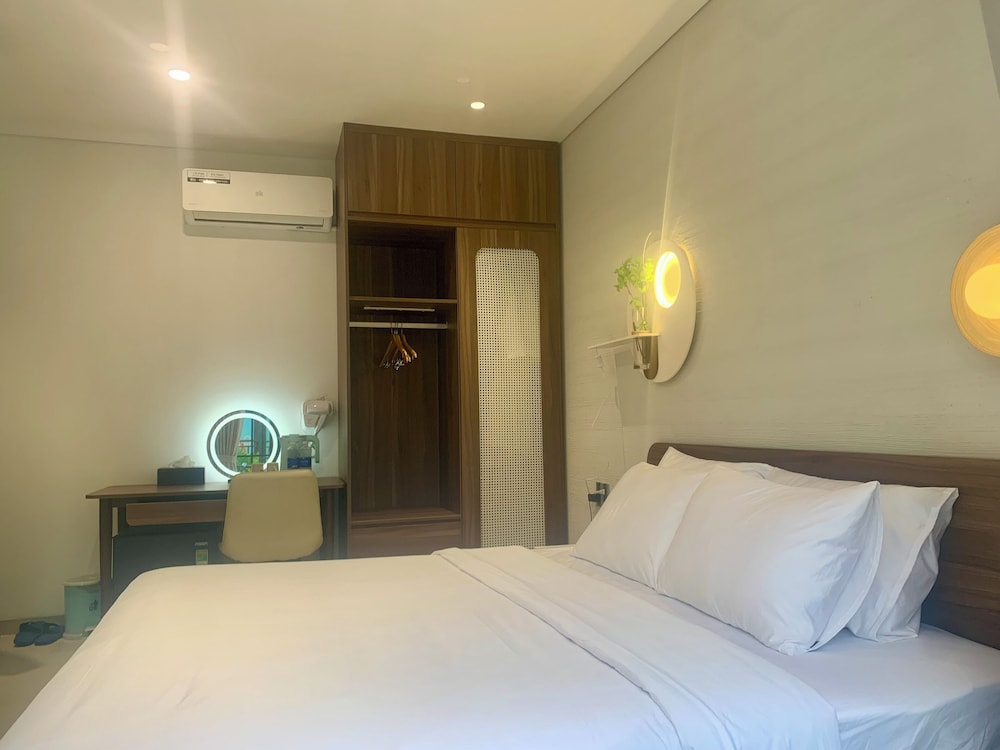 Deluxe Suite, City View