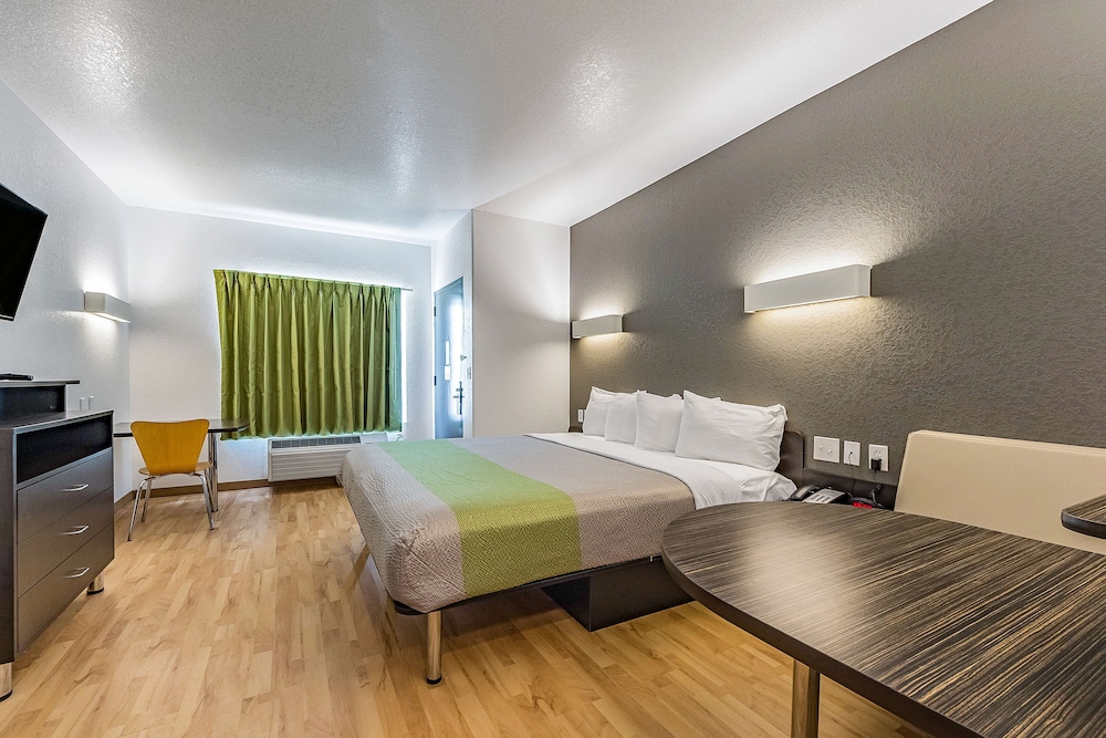 Deluxe Suite, 2 Queen Beds, Non Smoking, Kitchenette - Photo 5