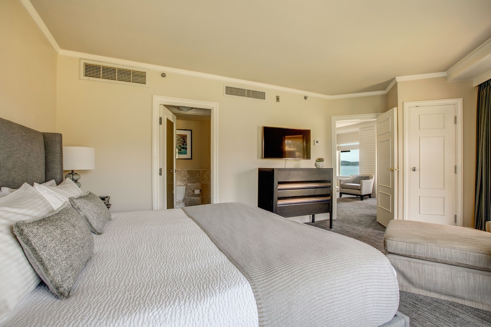 Suite, Multiple Beds (Kirkland) photo 2