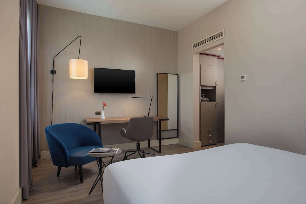 Standard Triple Room thumbnail 6