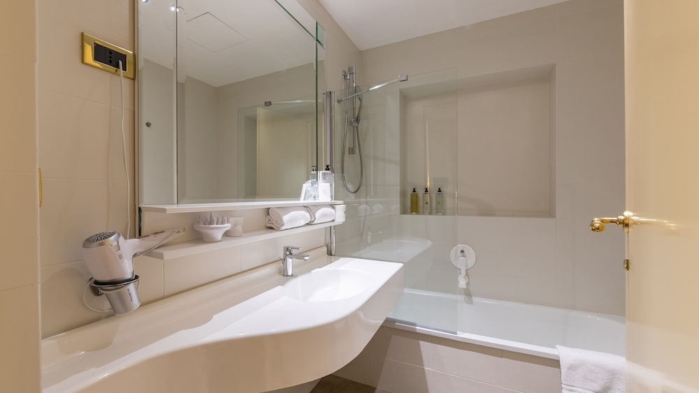 Superior Double Room, 1 Double Bed or 2 Twin Beds, Garden View (Spa Access Included) - Photo 6