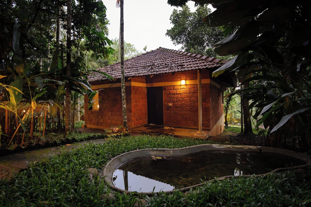 Lily Jacuzzi Villa with Balcony