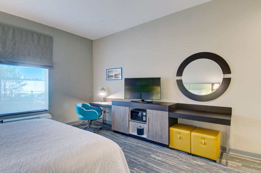 Room, 1 King Bed, Accessible, Non Smoking (Hearing) photo 1