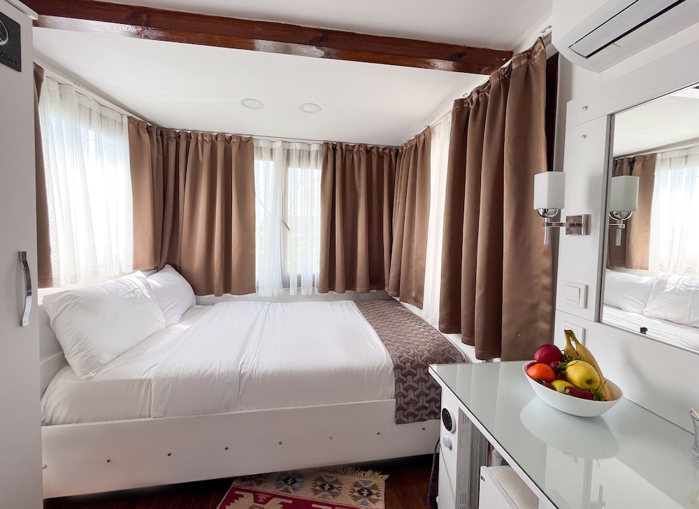Economy Double Room Single Use, 1 Large Twin Bed, Annex Building photo 1