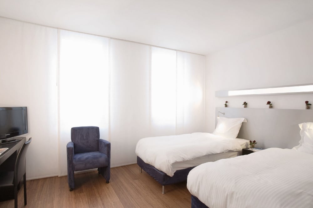 Classic Twin Room - Photo 1