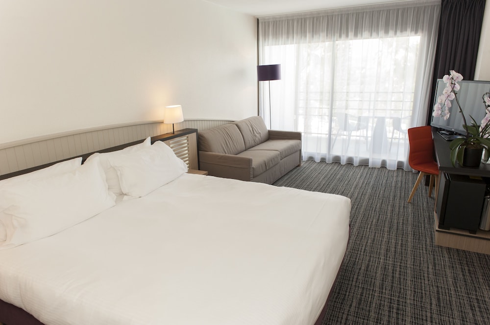 Superior Double Room, Partial Sea View - Photo 2