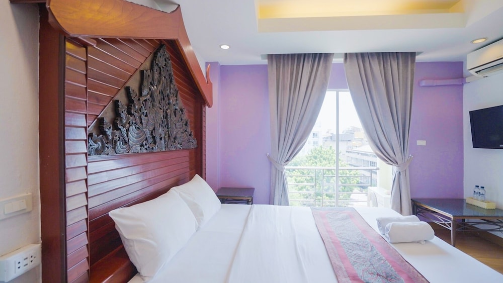 Deluxe King Bed Canal View with Balcony photo 3