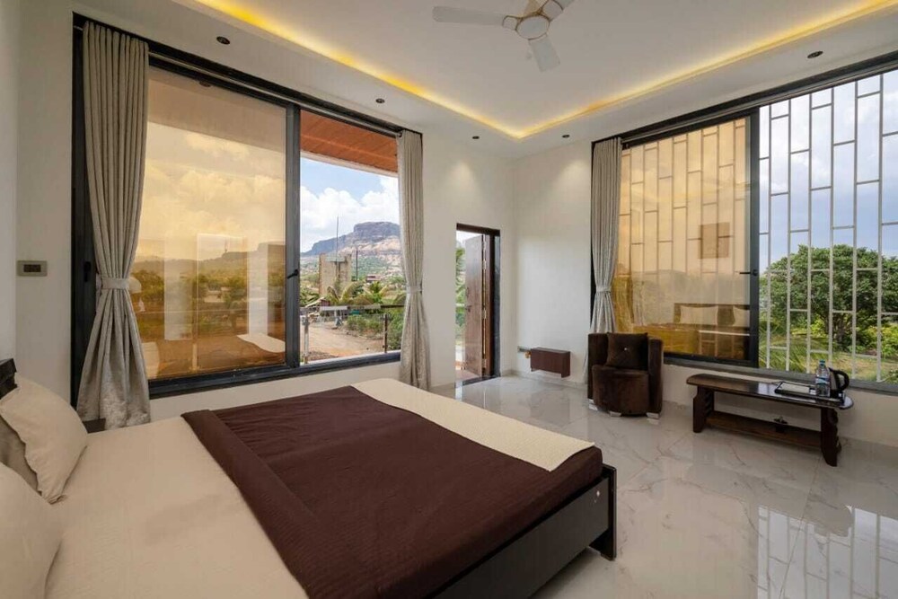 Astoria Villa 6BHK photo 2