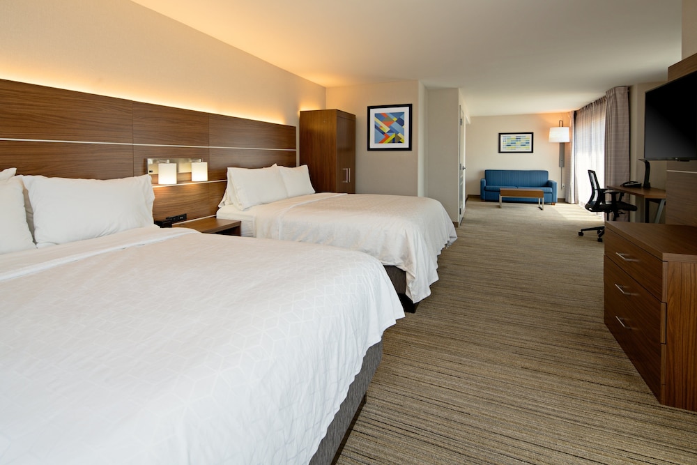Suite, 2 Queen Beds (Extra Floor Space) - Photo 2