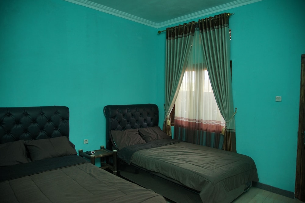 Twin Room - Photo 3