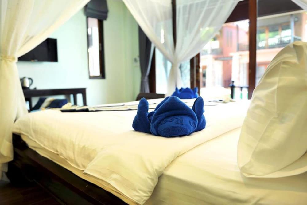Superior Room, Pool Access photo 3