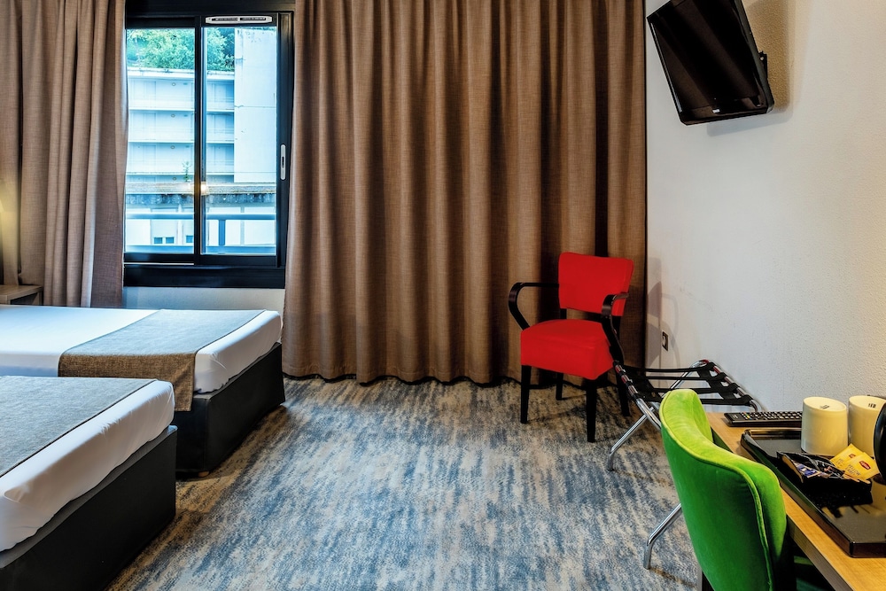 Standard Twin Room - Photo 6