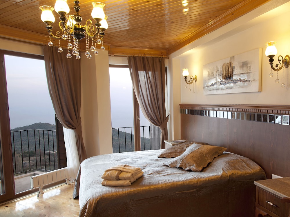 Deluxe Room, Fireplace, Sea View photo 3