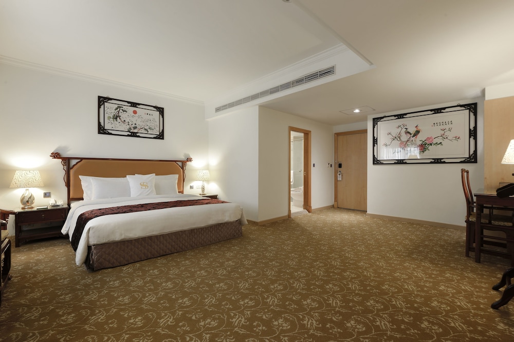 Executive Suite - Photo 4
