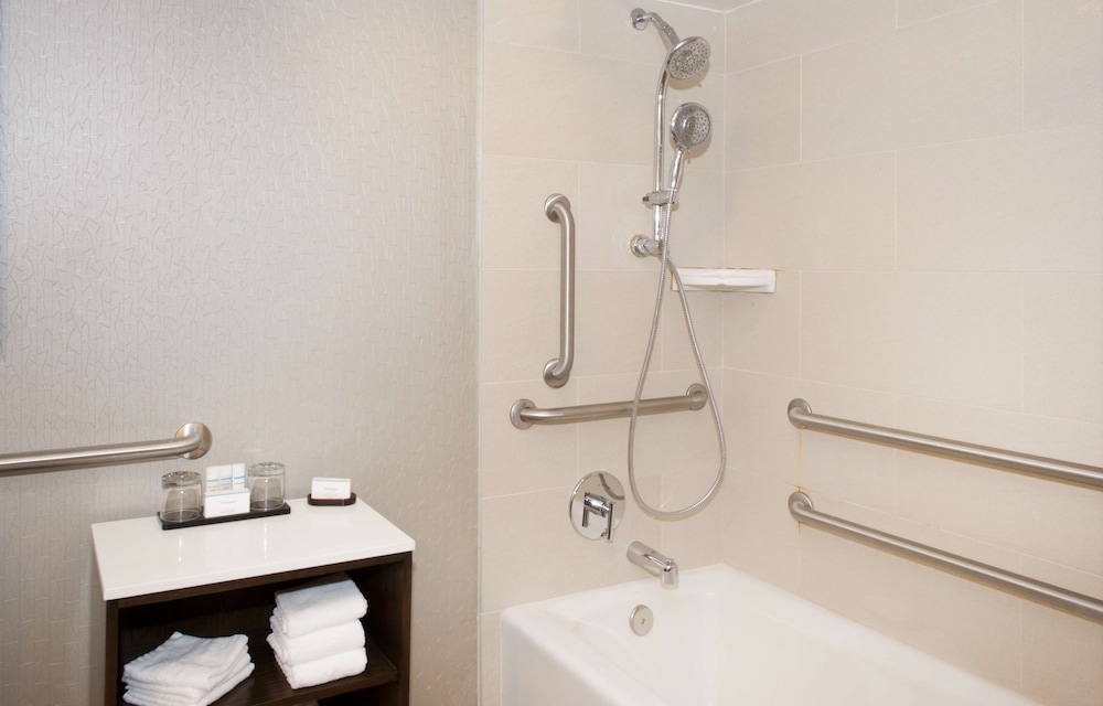 Suite, 1 King Bed, Accessible - Photo 6