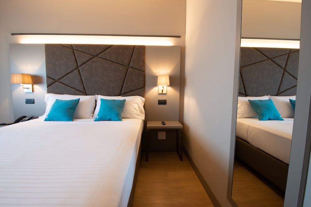 Standard Double Room - Photo 8