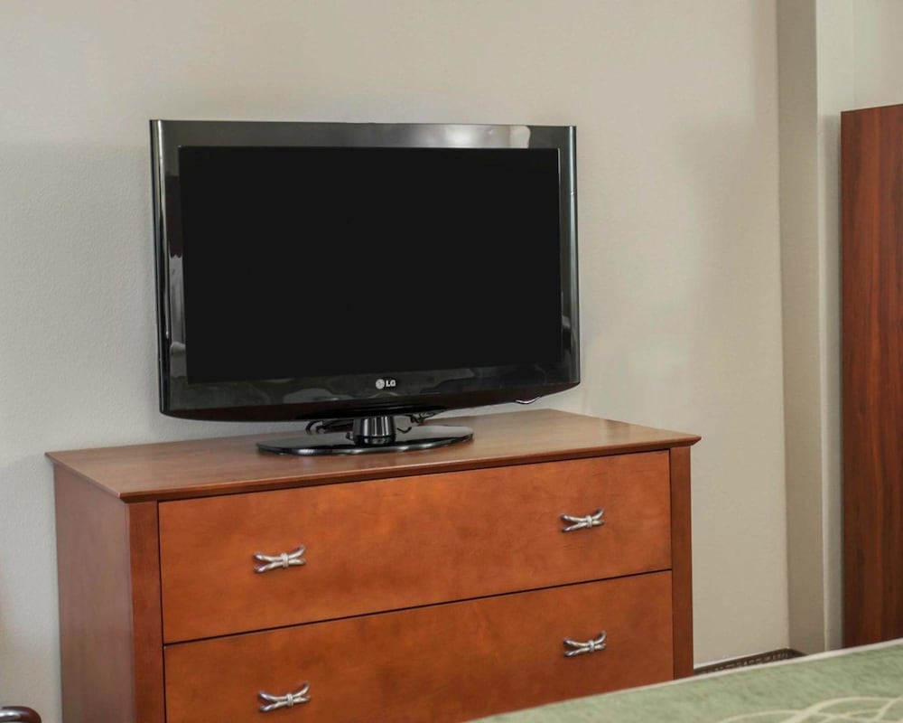 Suite, 1 King Bed, Non Smoking (Accessible Tub) - Photo 2