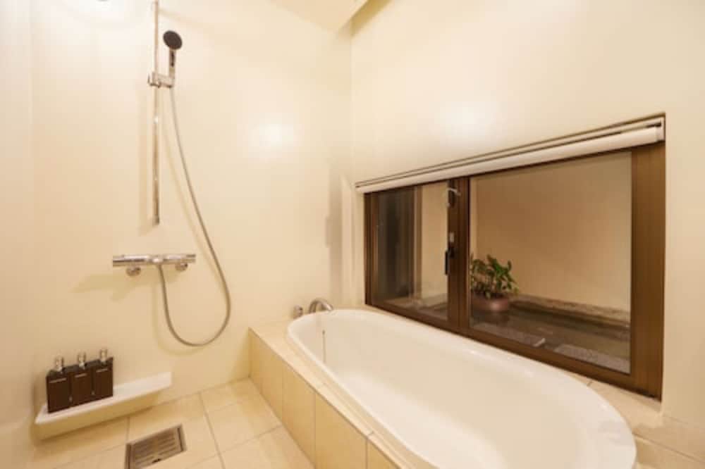 Basic Villa photo 2