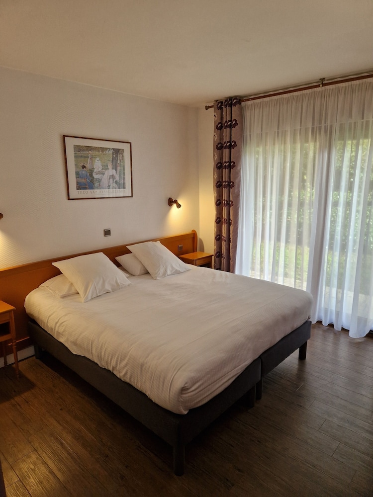 Standard Room, 1 Queen Bed, Non Smoking, Terrace - Photo 2