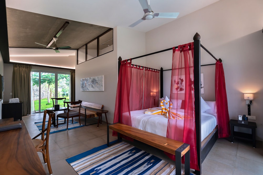 Executive Double Room, 1 Bedroom, Non Smoking, Pool Access - Photo 8