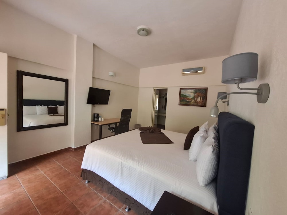 Room, 1 King Bed (Preferencial) - Photo 2