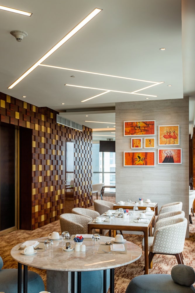 Spacious Sea View or City View Room With Lounge Access - King Bed - Photo 2