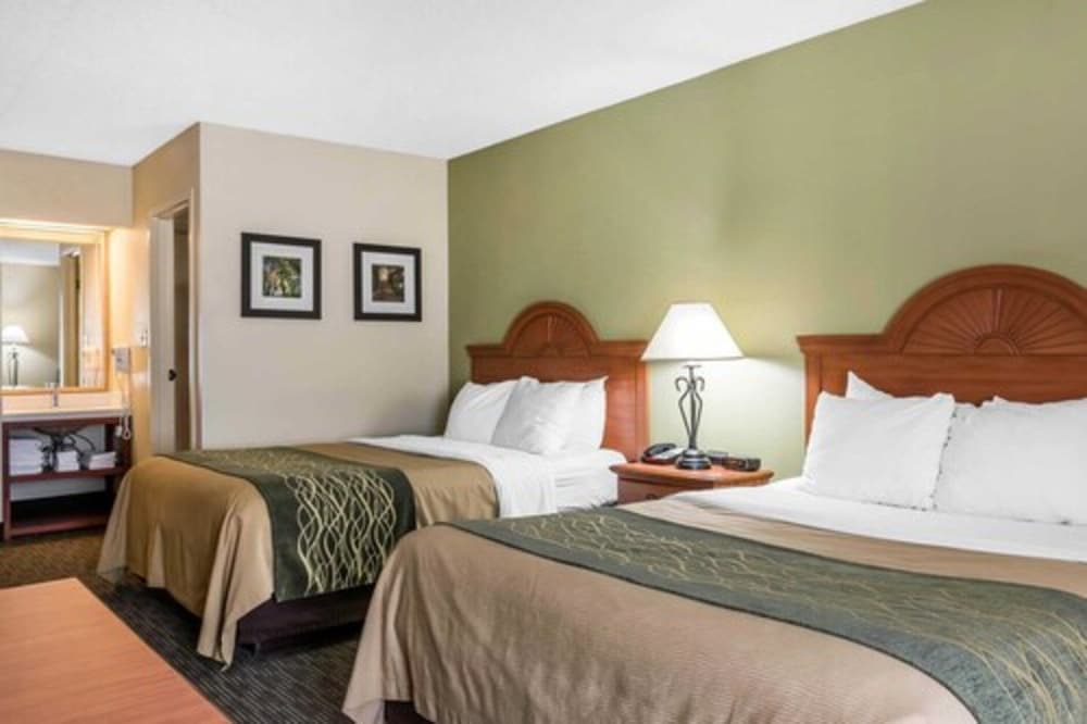 Standard Room, 2 Queen Beds, Non Smoking photo 2