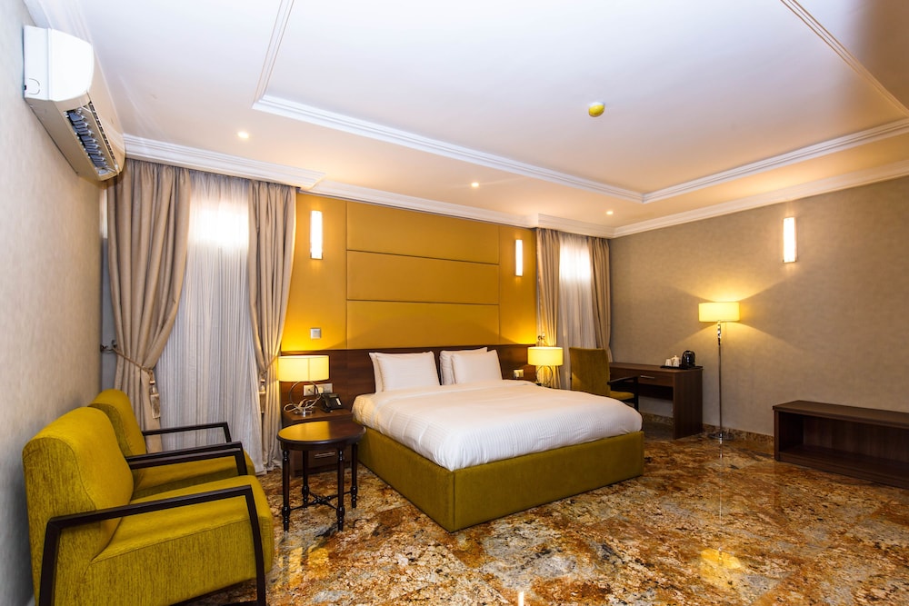 DIPLOMATIC SUITE photo 1